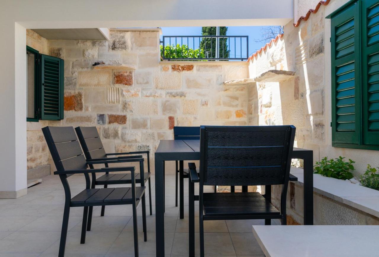 Apartmani Canaki Supetar Exterior foto