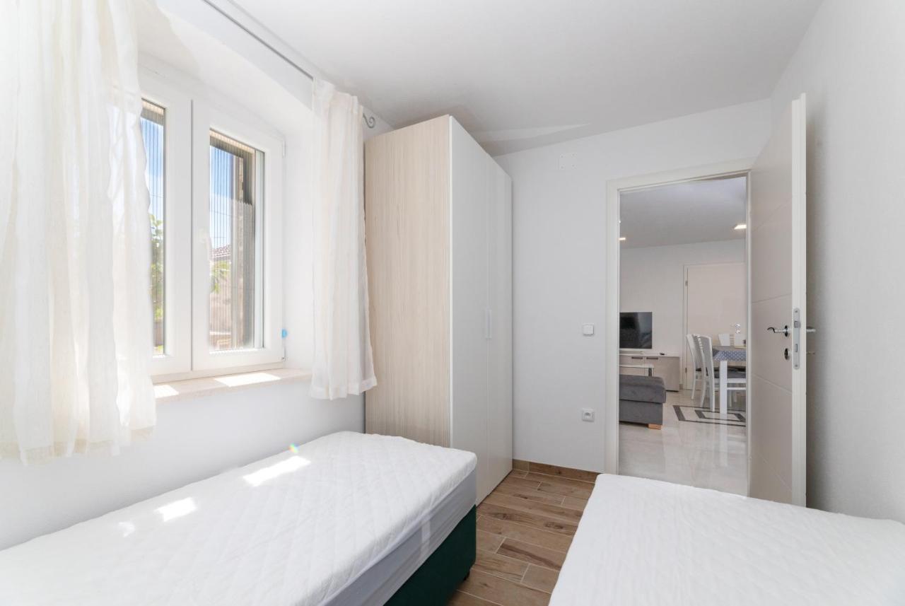 Apartmani Canaki Supetar Exterior foto