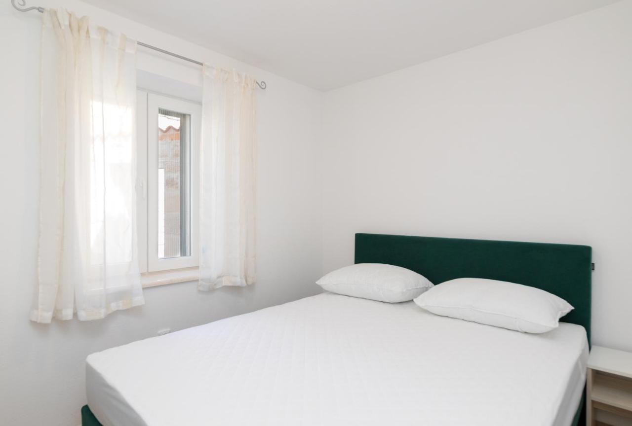 Apartmani Canaki Supetar Exterior foto