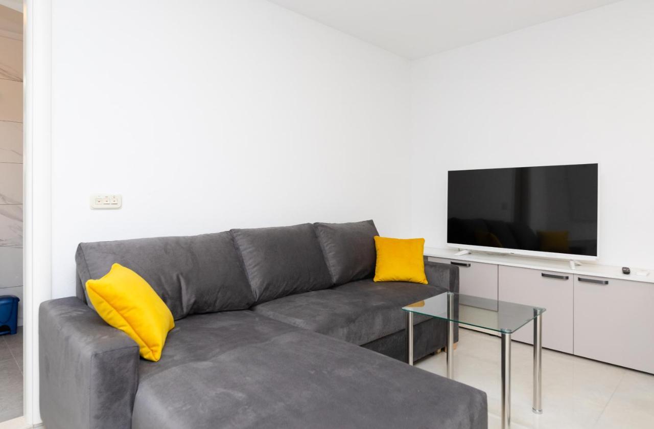 Apartmani Canaki Supetar Exterior foto
